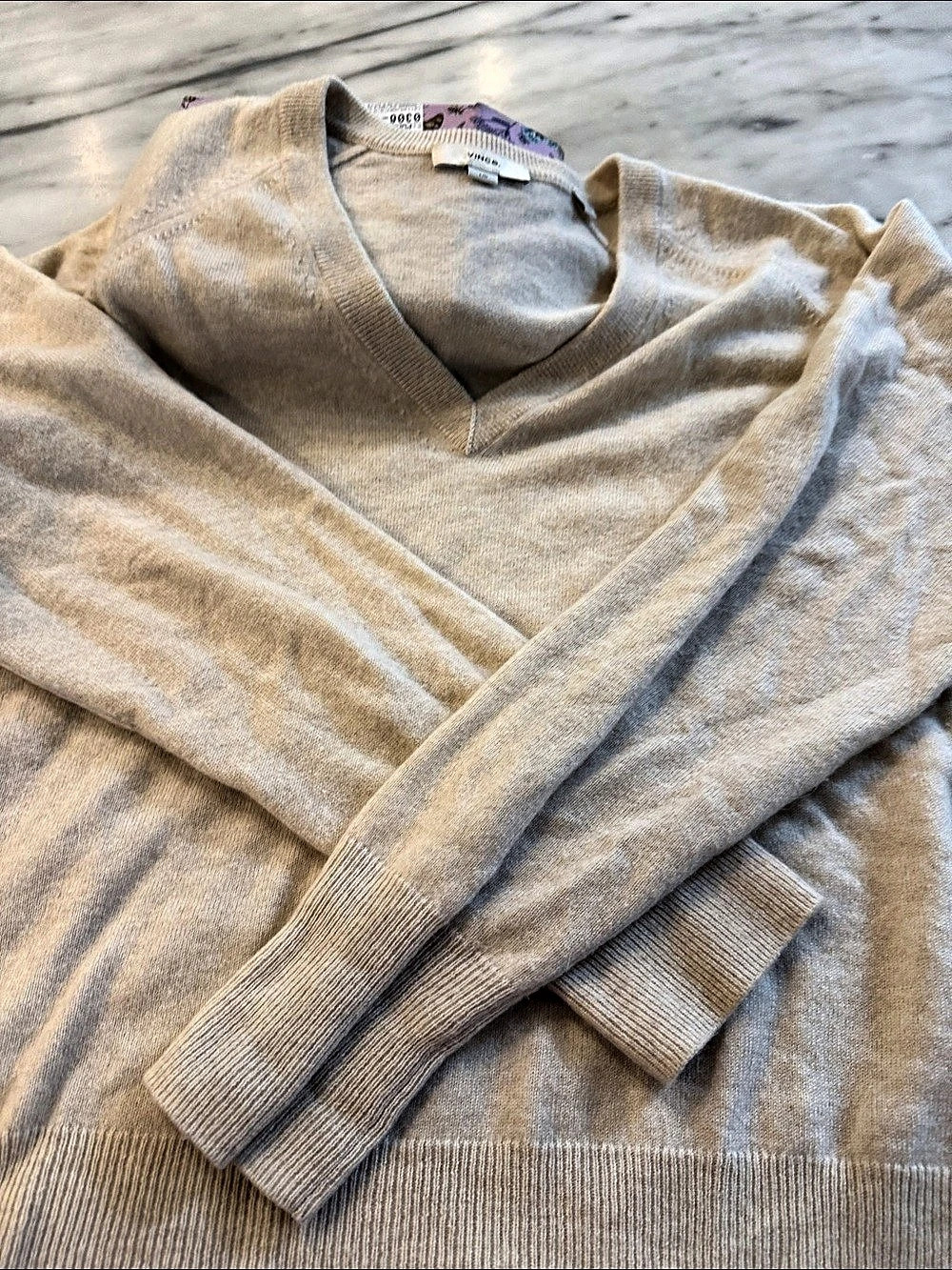 Vince. Wool & Cashmere V-Neck Sweater. Beige Size Large